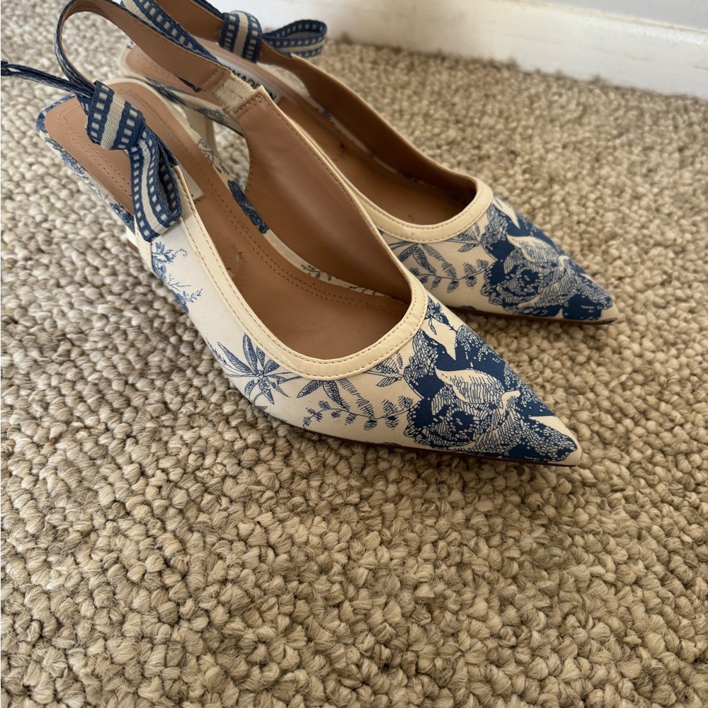 Steve Madden Blue and Cream Floral Heels